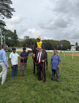 Chaduranga Kantharaj Urs leading in Regal Beauty (Sandesh up), winner of the CNN Famikyvand Friends Legacy Trophy at Bangalore on Sunday.
